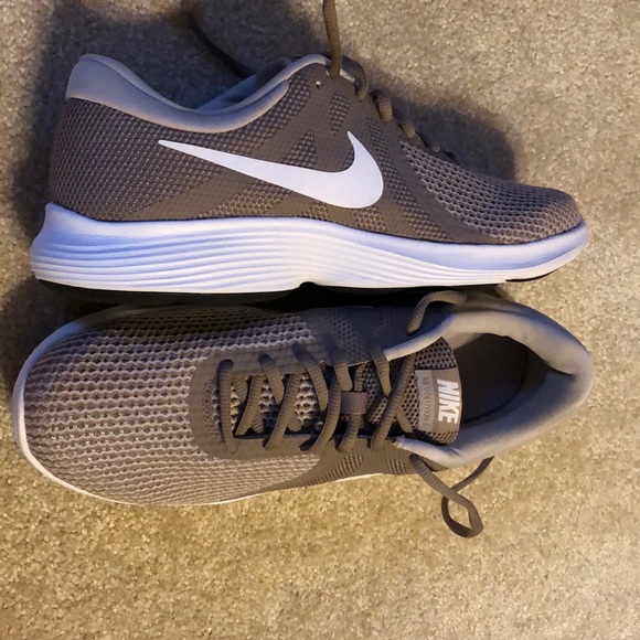 Nike Shoes - Women’s Nike